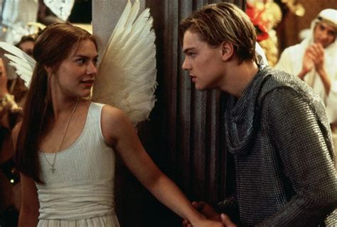  Romeo + Juliet  ความรักสุดtragic ที่นำแสดงโดย Leonardo DiCaprio และ Claire Danes