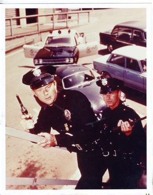  Adam-12 : การผจญภัยของตำรวจคู่หูในลอสแอนเจลิสยุค 70!